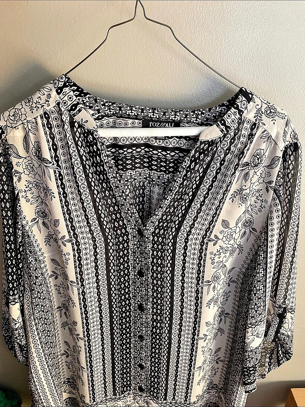 Roz & Ali Black & White Printed Blouse Size 1X Like New